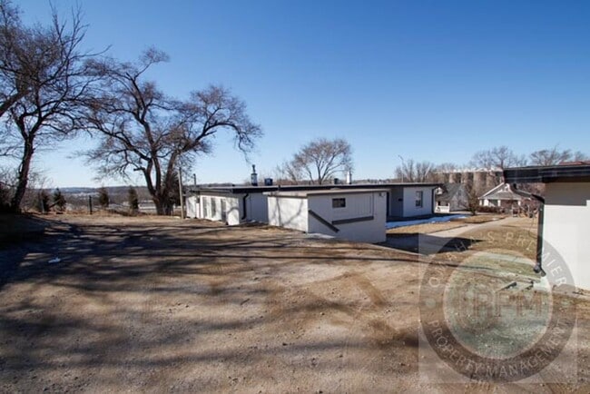 Building Photo - GBR 3309 S 32 Avenue