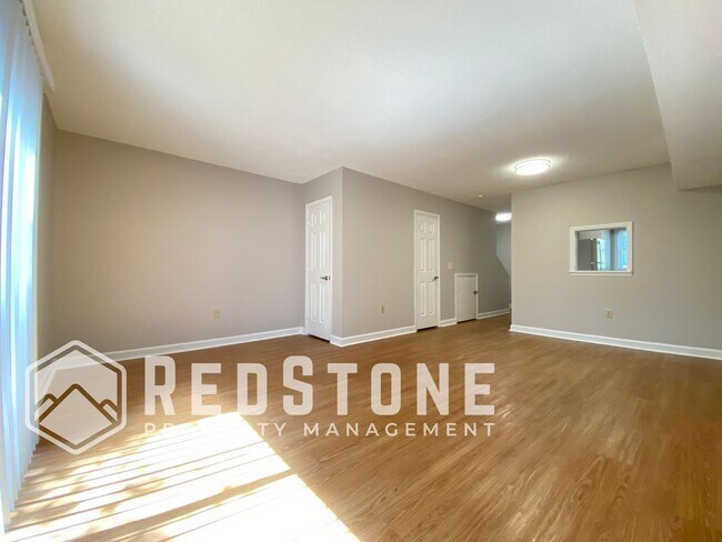 Building Photo - 727 S Broad St