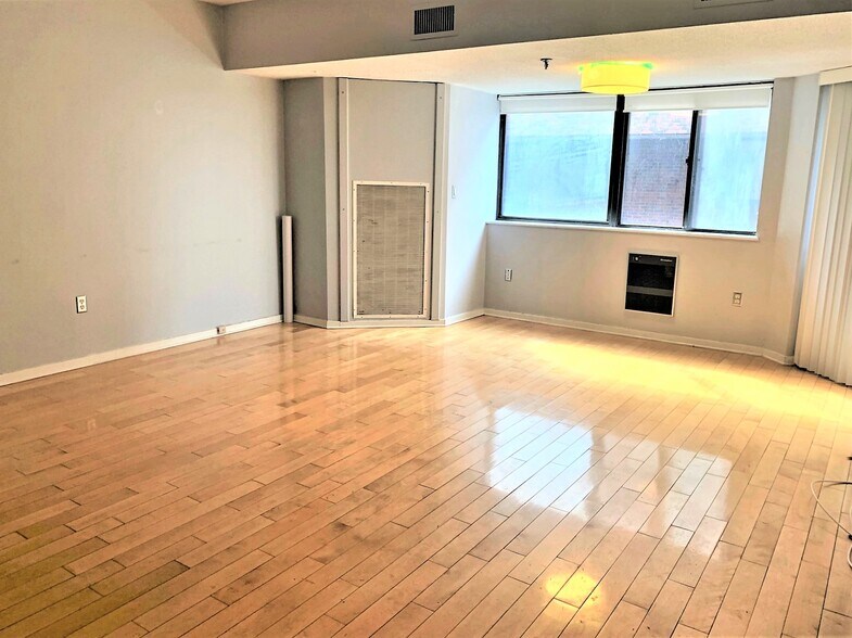 Building Photo - 147 Kelton St