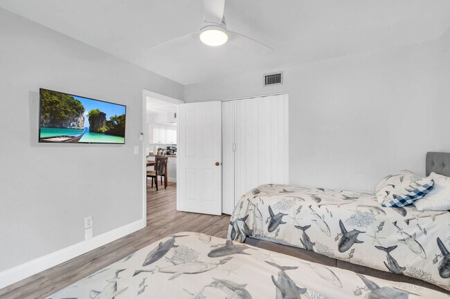 Building Photo - 600 Neapolitan Way