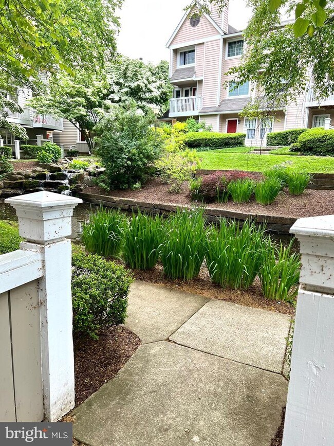 Building Photo - 5705 Chapman Mill Dr