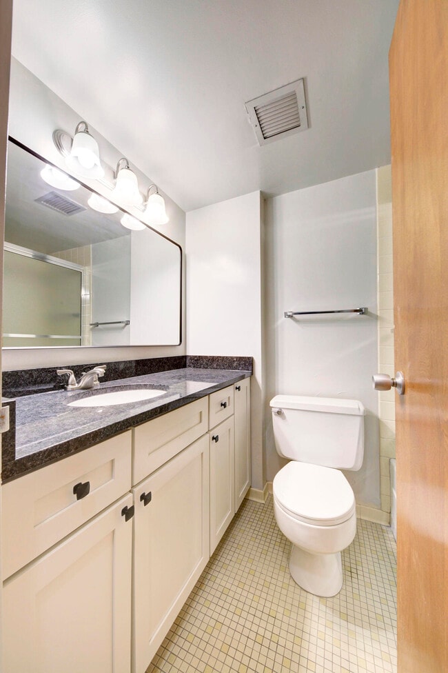 Building Photo - 555 E William St