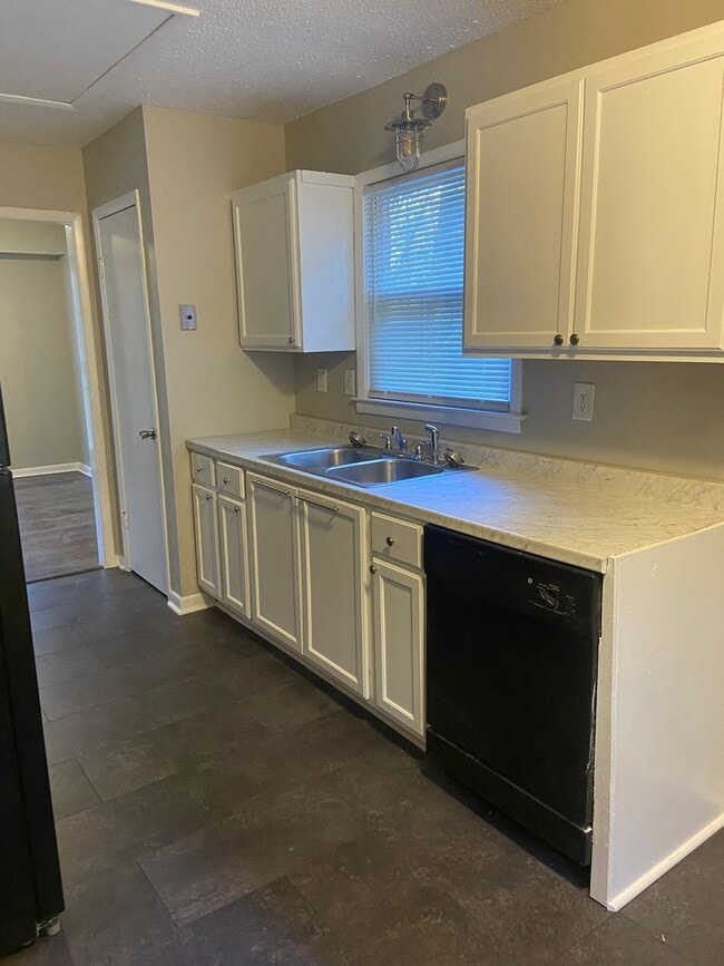 Building Photo - New For Rent in Pinson!