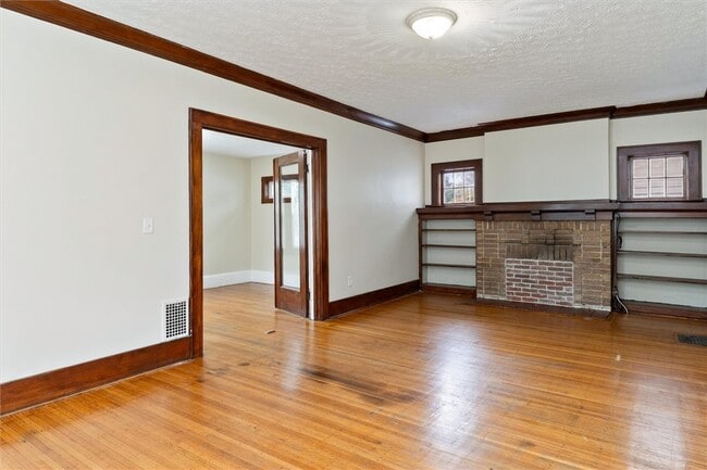 Building Photo - 19 Genesee Park Blvd