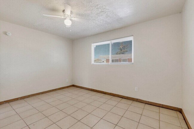 Building Photo - 540 Cardenas Dr SE