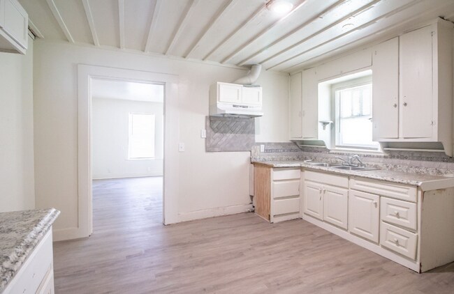 Building Photo - 1911 22nd St