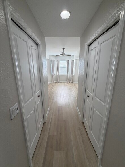 Building Photo - 8550 Kingbird Loop