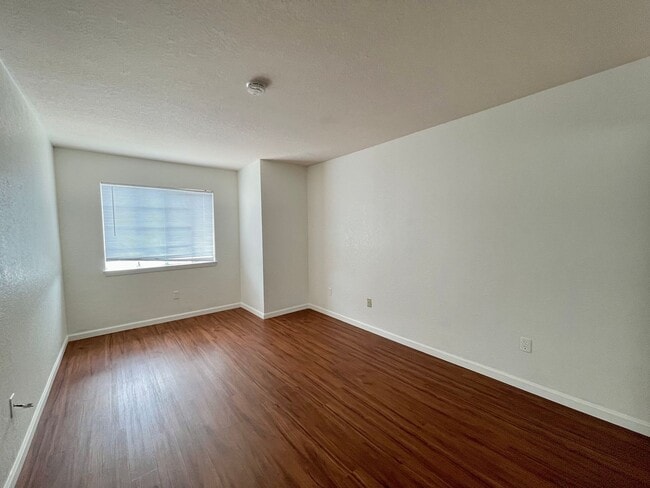 Building Photo - 1951 Devonshire Dr