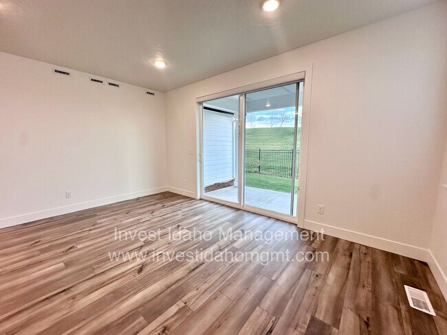 Building Photo - Luxury Townhome available now!