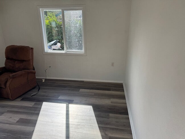 Building Photo - Great single level Home