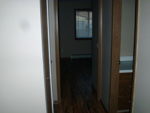 Building Photo - 3 br, 1 bath Townhome - Martin House Townh...