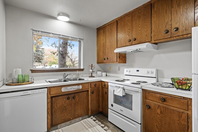 Building Photo - Imperial Heights Apartments