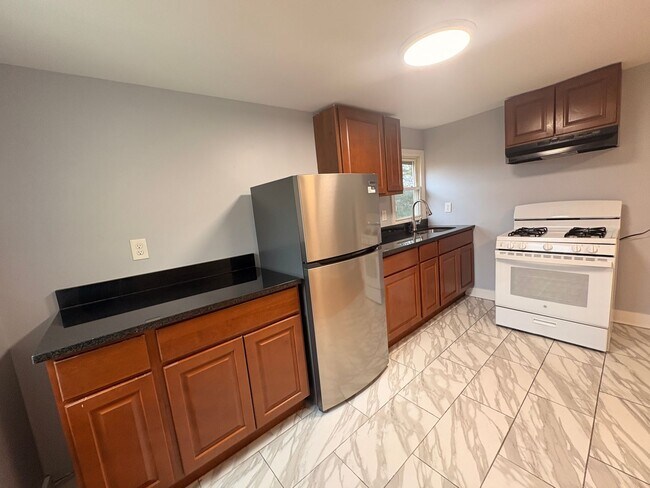 Building Photo - 347 Norwood Ave