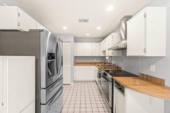 Building Photo - 46 Stratford Ln W