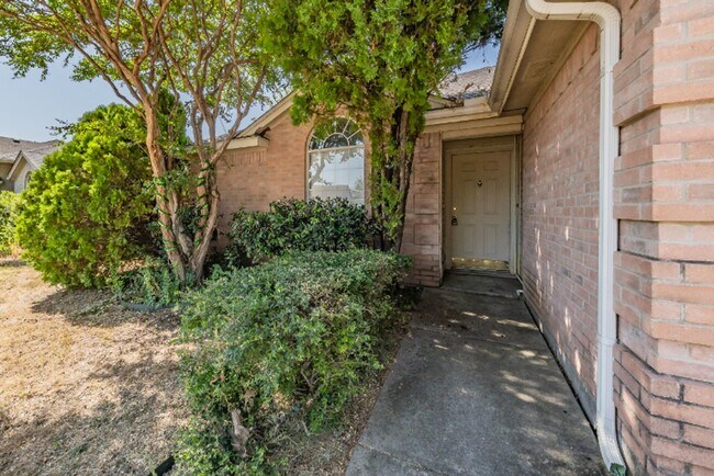 Building Photo - 1740 Cedar Tree Dr