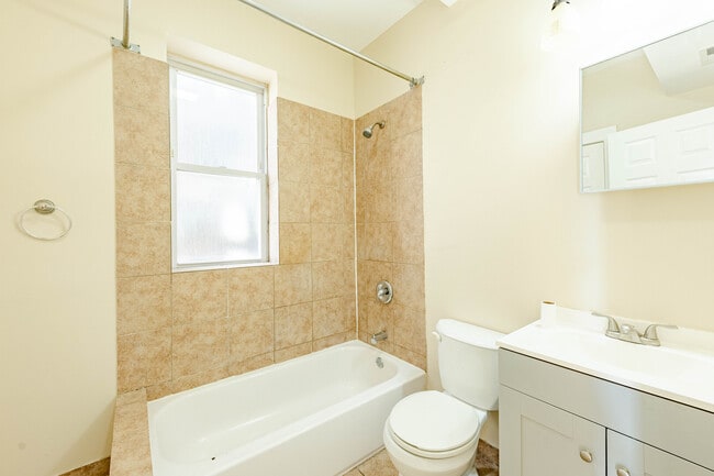 Building Photo - 1105 S Richmond St