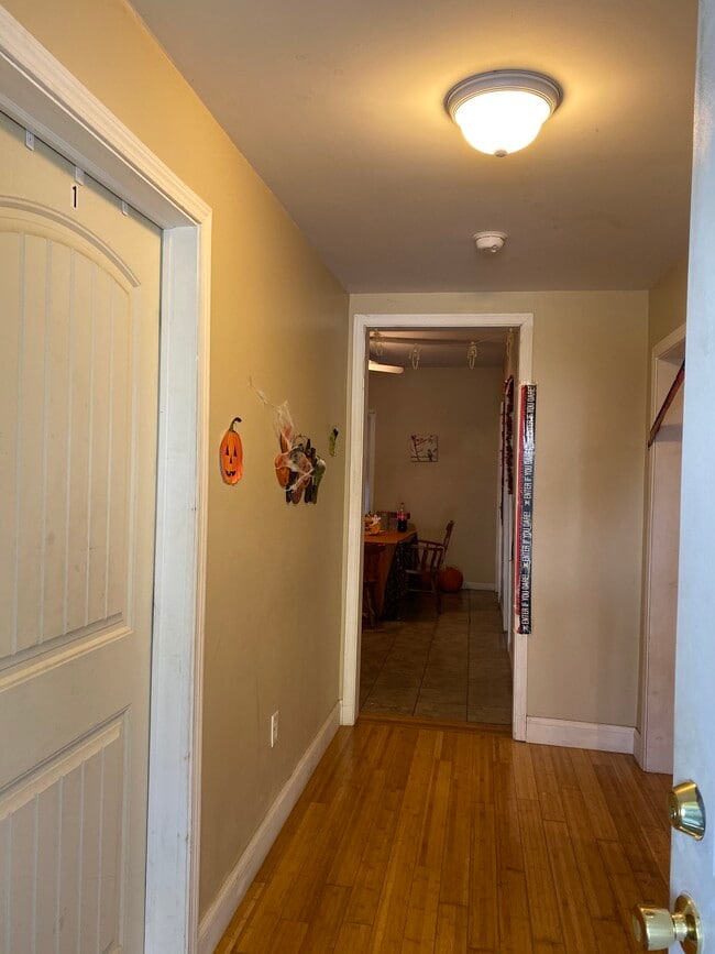 Building Photo - 7 Monroe Heights