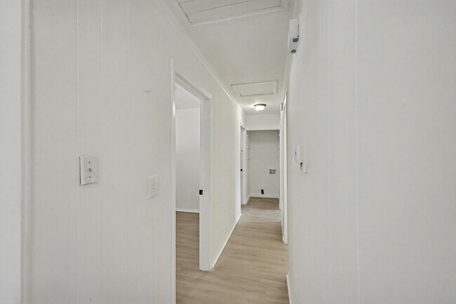 Building Photo - 2709 Lumpkin Rd