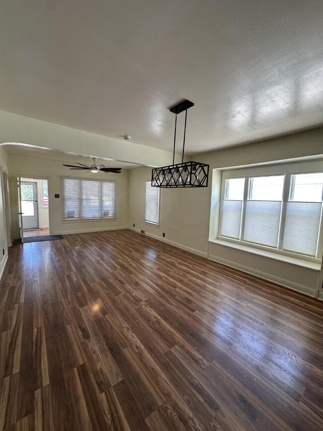 Building Photo - "Charming 2-Bedroom Retreat in the Heart of Windsor – Utilities Included!"