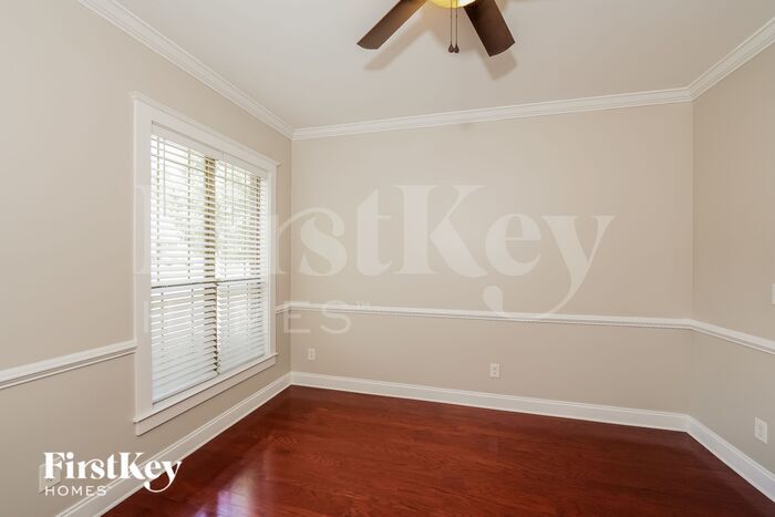 Building Photo - 6950 Meadow Ridge Dr