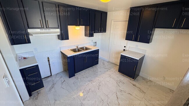 Building Photo - 925 8th St