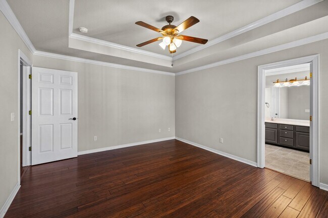 Building Photo - Charming 3-Bed, 2-Bath Home with 3-Car Garage & Fenced Yard