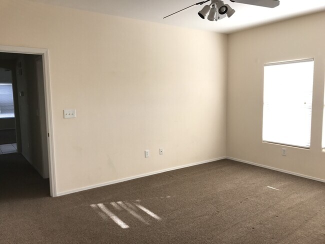 Building Photo - Spacious 2 Bedroom condo near Red Rock Casino
