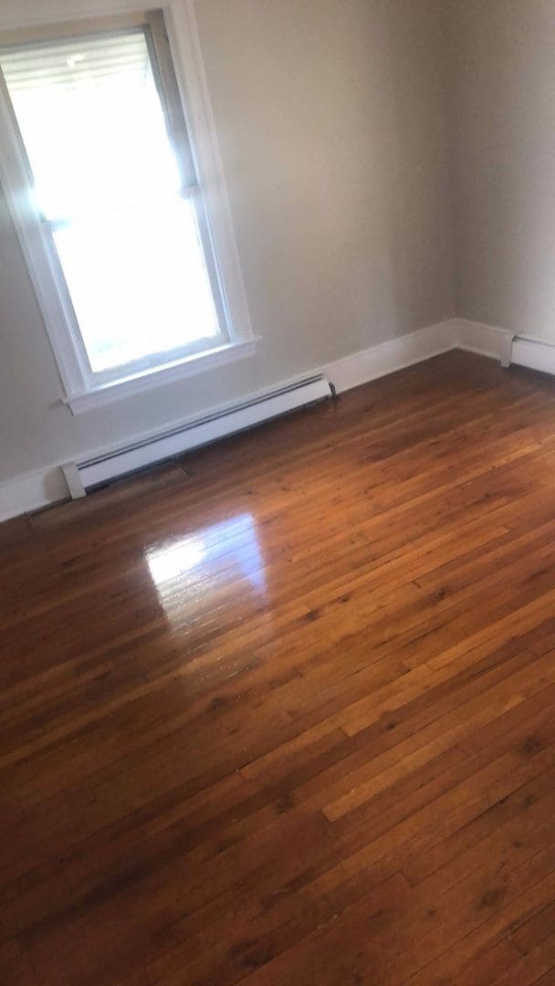 Building Photo - Well updated 3br with full laundry  Huge garage