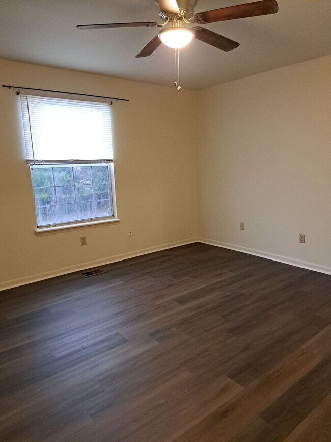 Building Photo - 1514 Kraft Ave