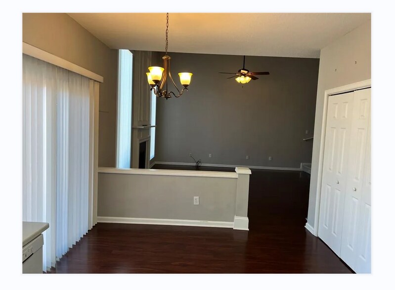 Building Photo - 4030 Ridgefair Dr