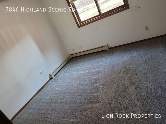 Building Photo - 7846 Highland Scenic Dr