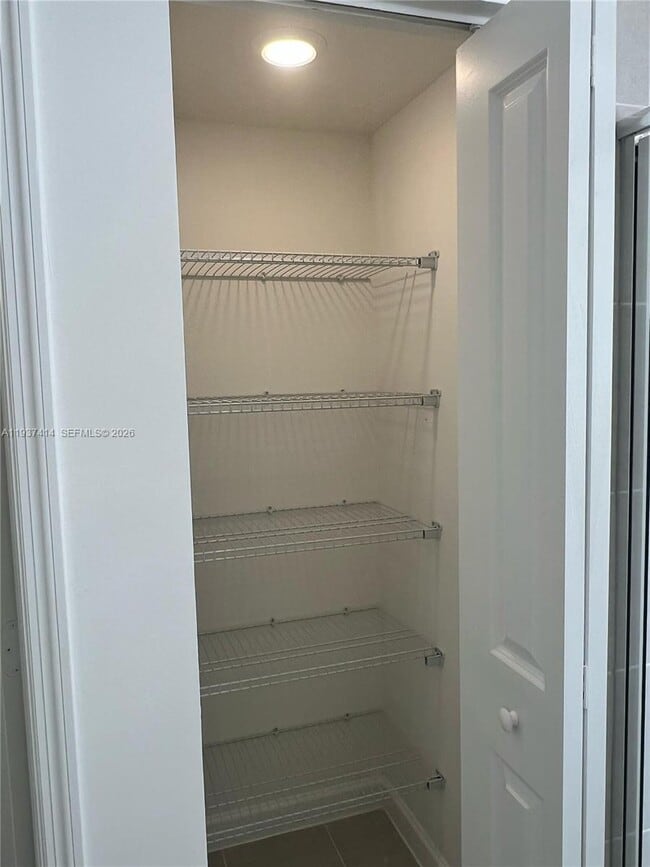 Building Photo - 2422 SE 30th St