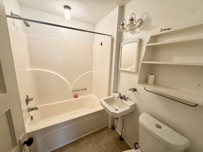 Building Photo - One bed one bath  in Pickens
