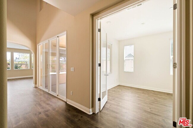 Building Photo - 5929 Spelthorne Ln