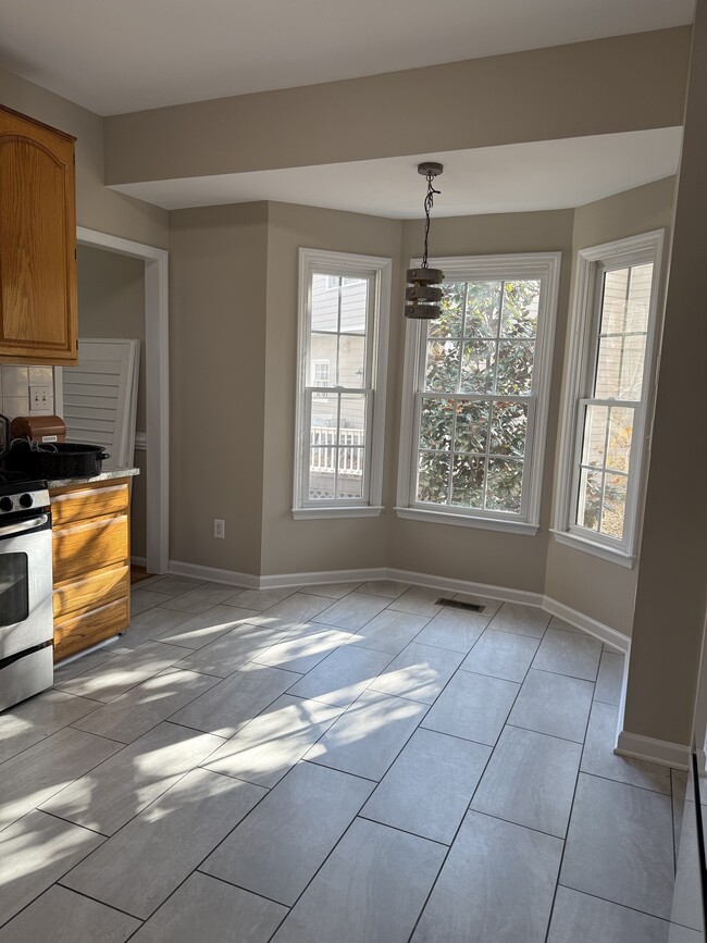 breakfast nook - 110 Sudbury Ln