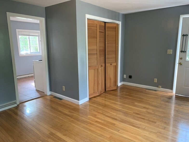 Building Photo - 33 Hartwell Ave