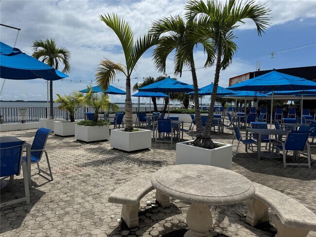 Building Photo - 825 Brickell Bay Dr