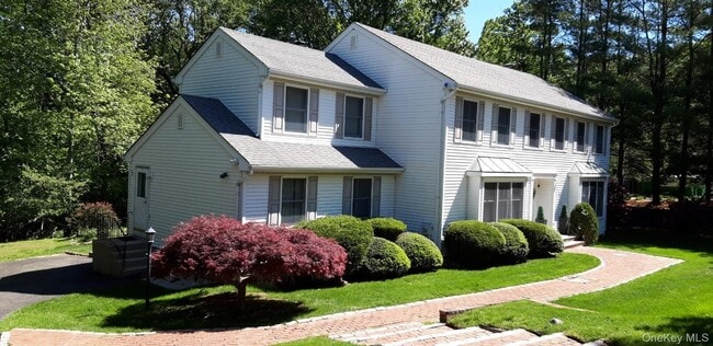 Primary Photo - 28 Ledgewood Cir