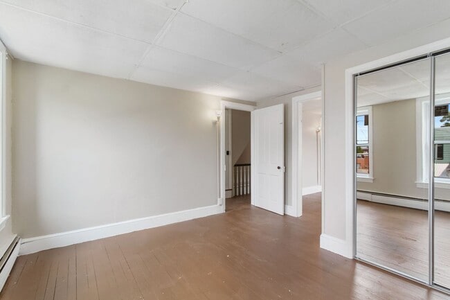 Building Photo - Coming Soon! Spacious 3 Bedroom home Locat...