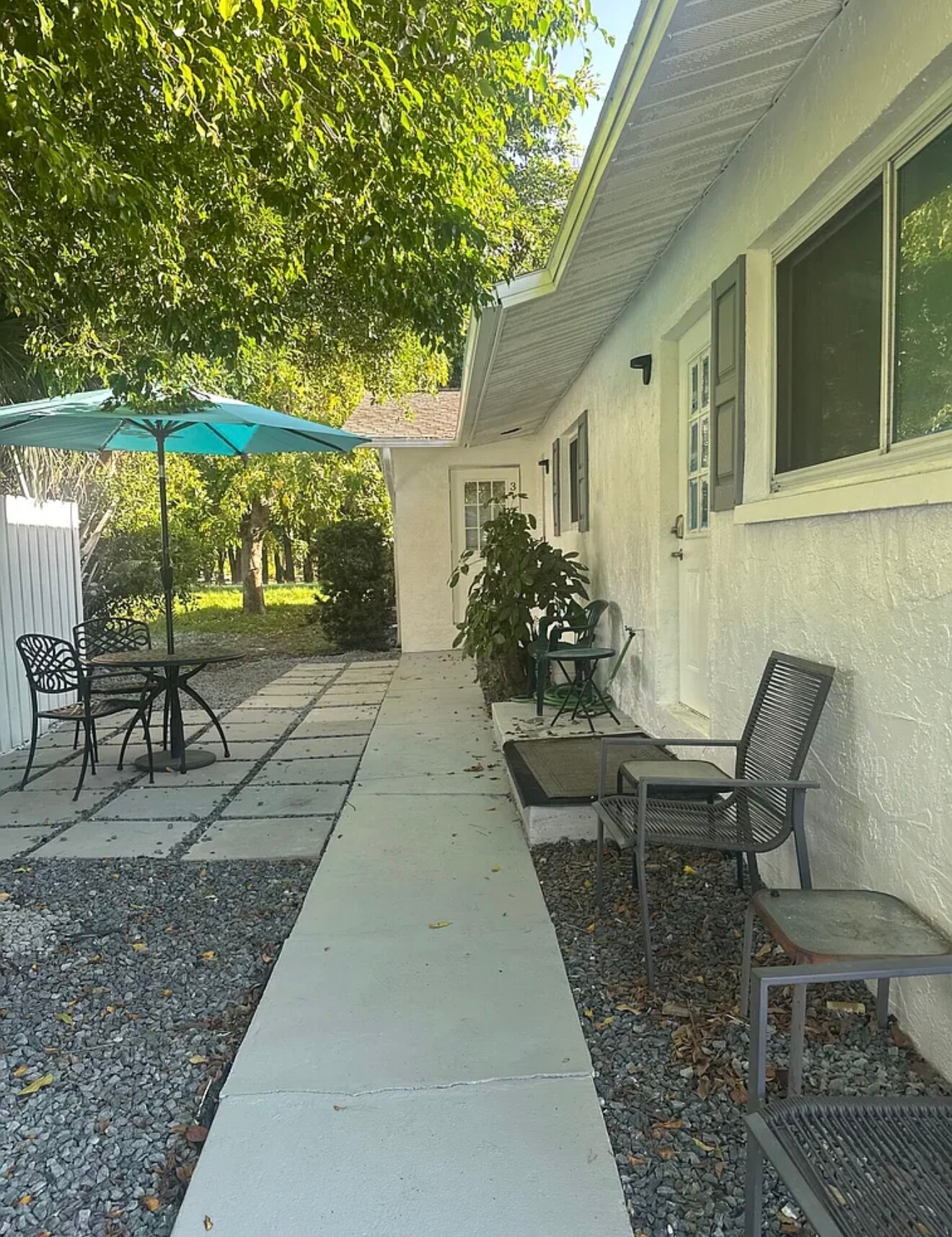 Building Photo - 1097 Highlands Dr