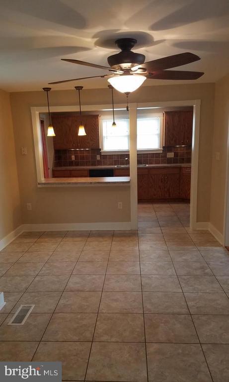 Building Photo - 9662 Teffeteller Ln