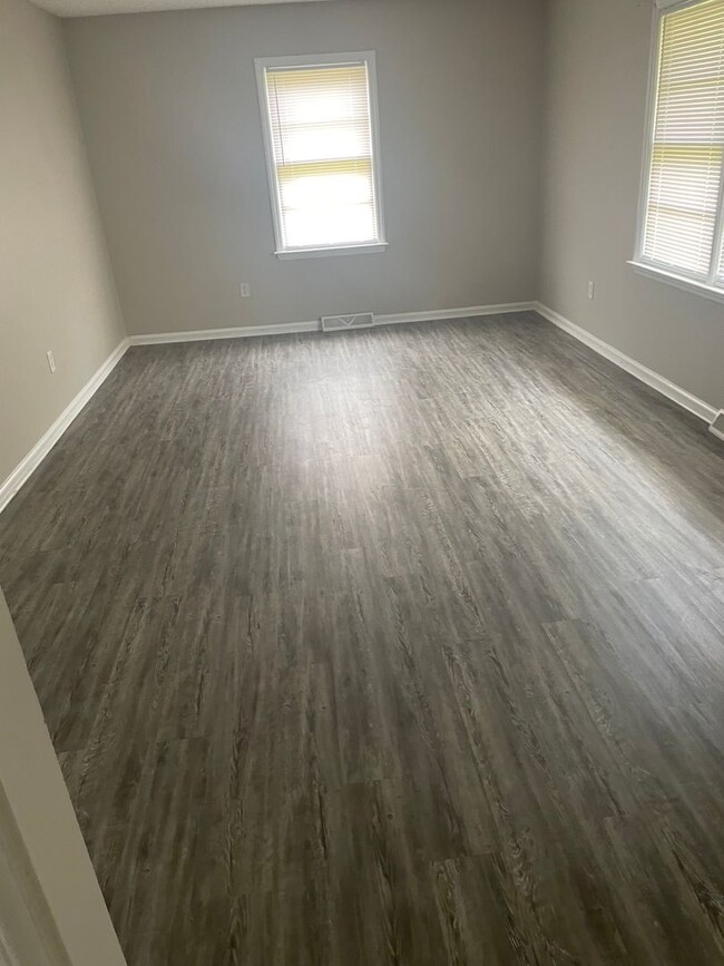 Building Photo - 624 Marlee Dr
