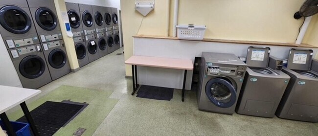 Building Photo - Newly Renovated Condo Located In Highly Desirable Area Of Forest Acres!