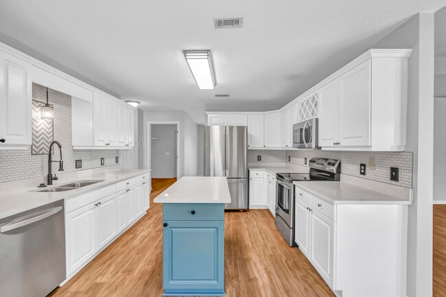 Building Photo - 7216 Antoinette Cir