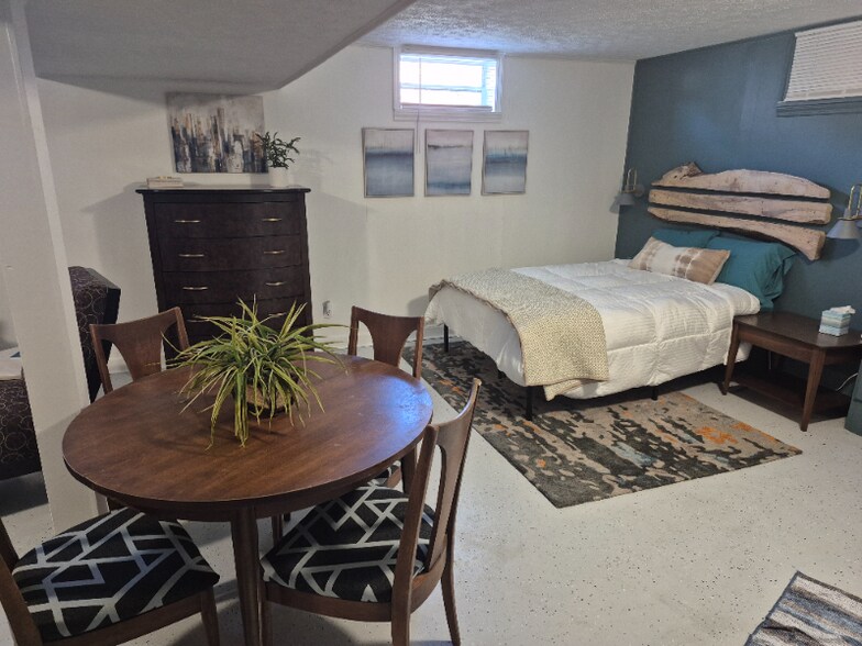 Building Photo - 1218 Greenwood Dr