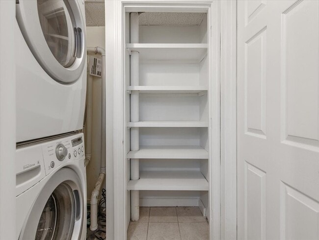 Building Photo - 324 Union St