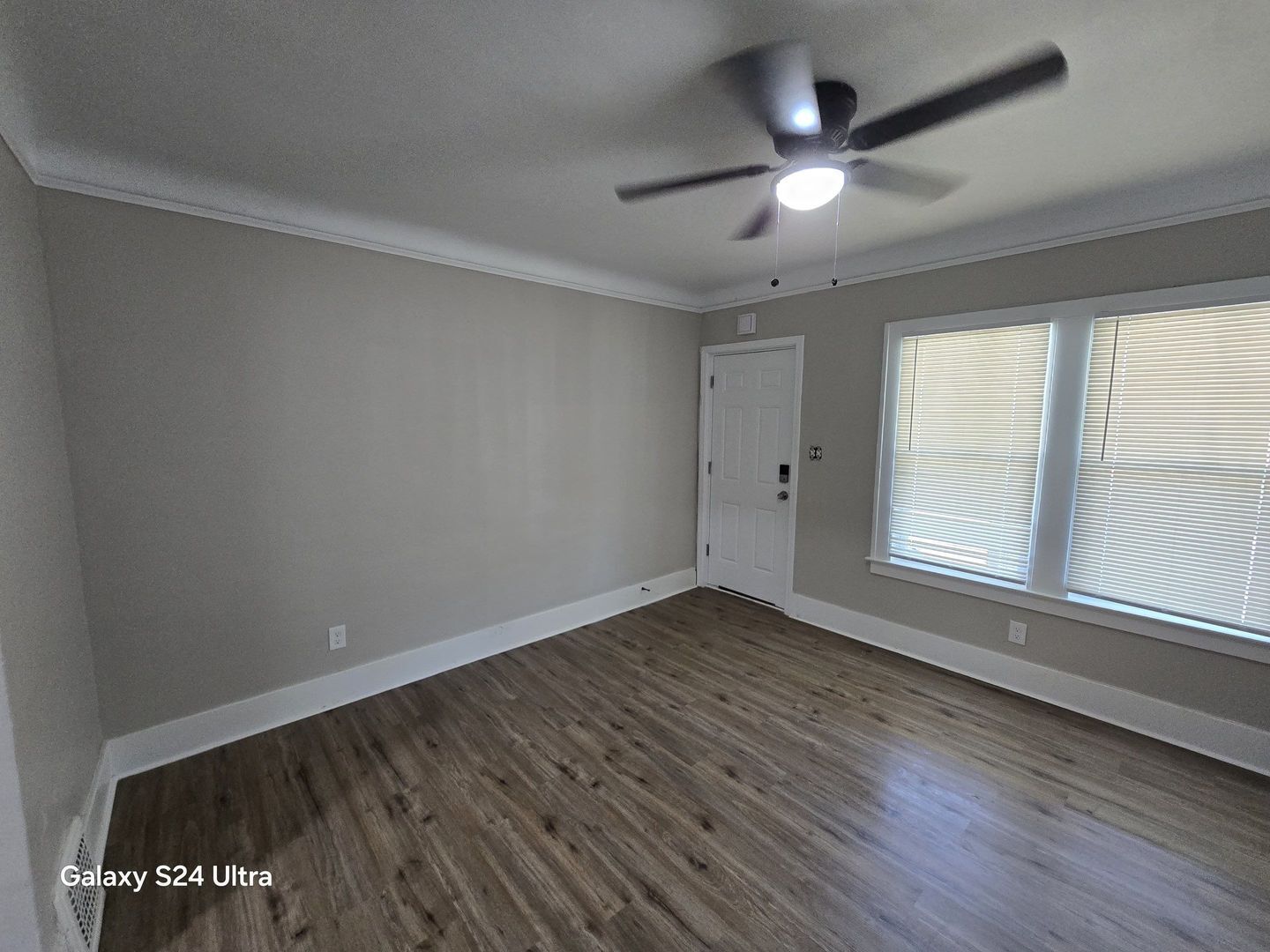 Building Photo - This beautifully updated 3-bedroom, 1-bath single-family home is ready for move-in!