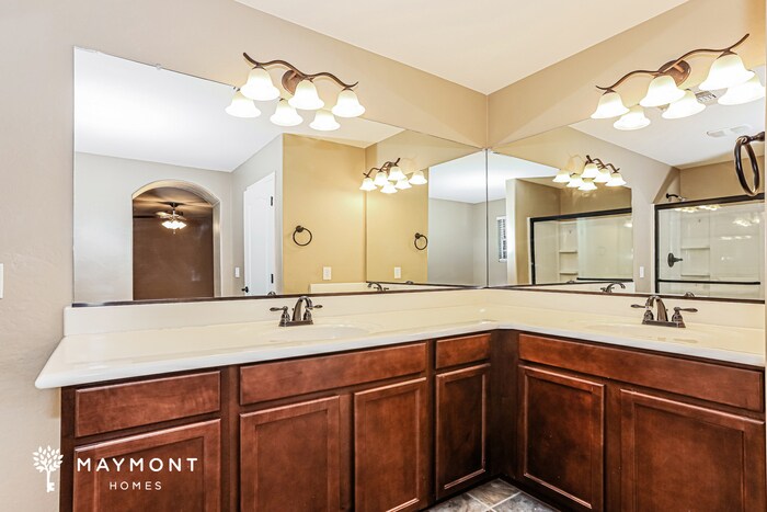 Building Photo - 3920 E Leslie Dr