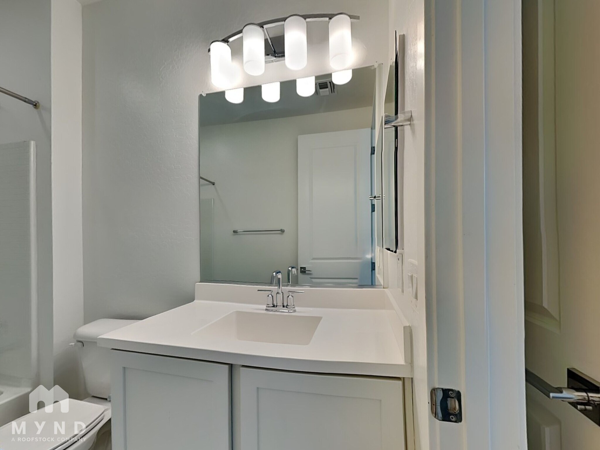 Building Photo - 901 S Smith Rd