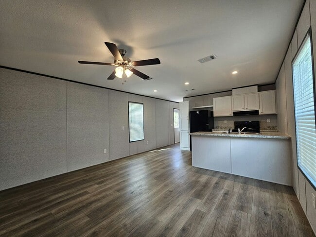 Building Photo - 1057 Myakka Dr